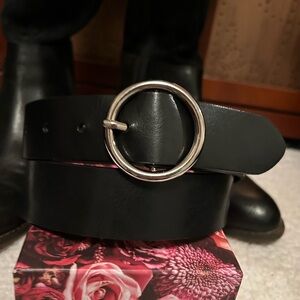 Women’s Belt with Silver Buckle